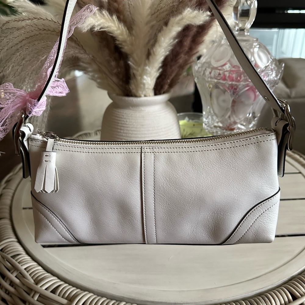 Vintage Coach white Hampton shoulder bag